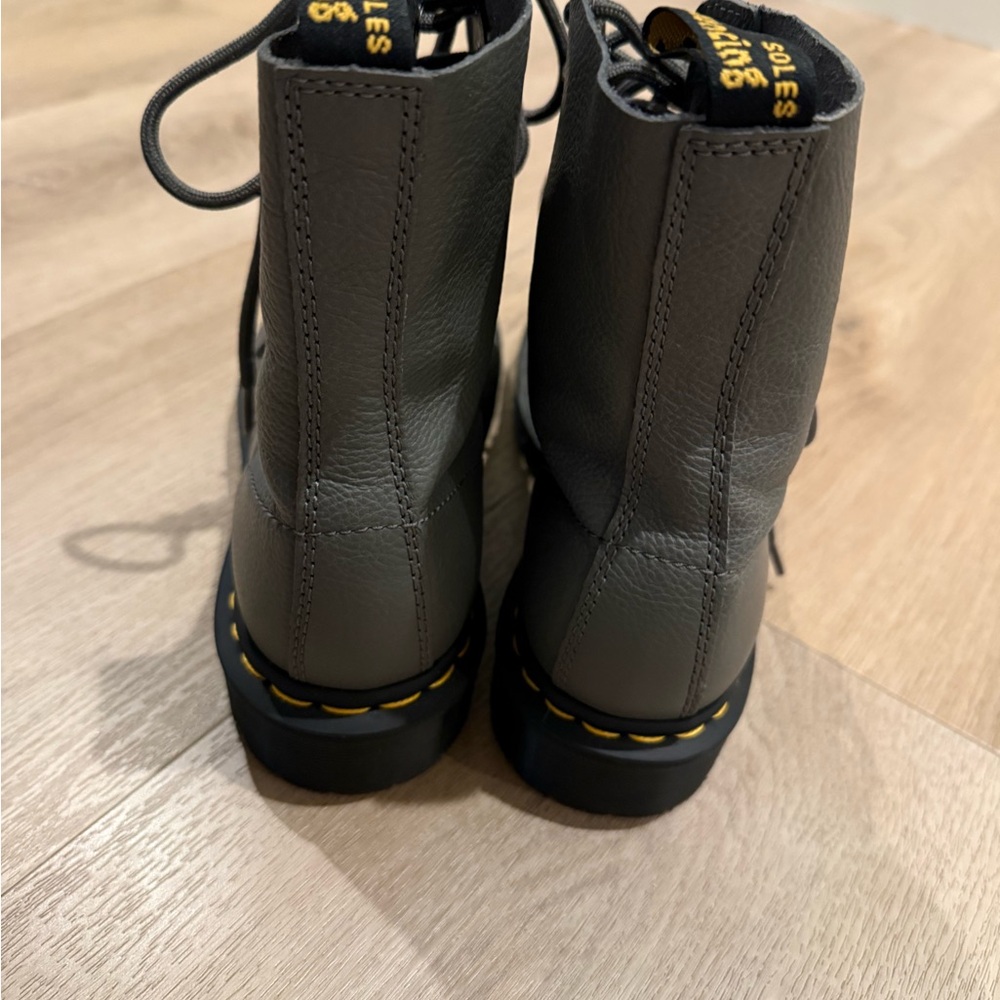Dr. Martens Charcoal Leather Boots size 8 - Picture 6 of 6